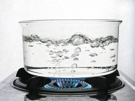 فوائد شرب الماء الساخن وماهي أفضل الأوقات لشرب الماء الساخن